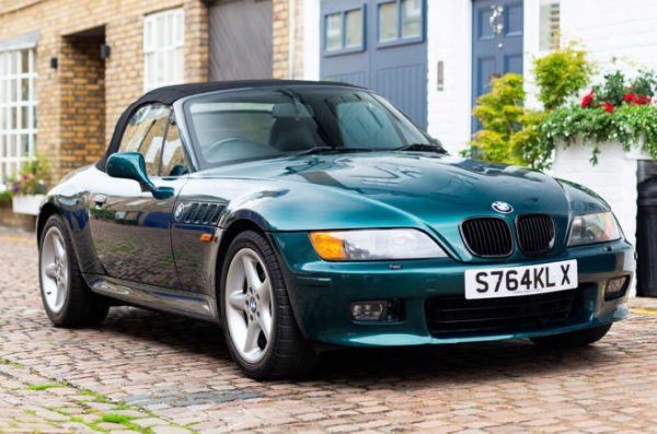 BMW Z3 беше една от звездите в треската за малки купета и кабриолети от средата на 90-те години. Предложи по-голяма изтънченост от Mazda MX-5, но e доста забавна за шофиране.
Въпреки че шестцилиндровите автомобили обикновено се смятат за по-яки като преживяване, то има четирицилиндровите модели, които се карат леко и сравнително пестеливо.
